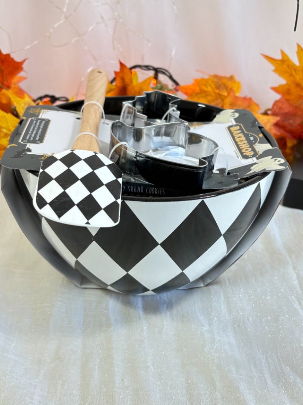 The Bakeshop Halloween Black White  Mixing Bowl & Utensil 4PC Mackenzie Style